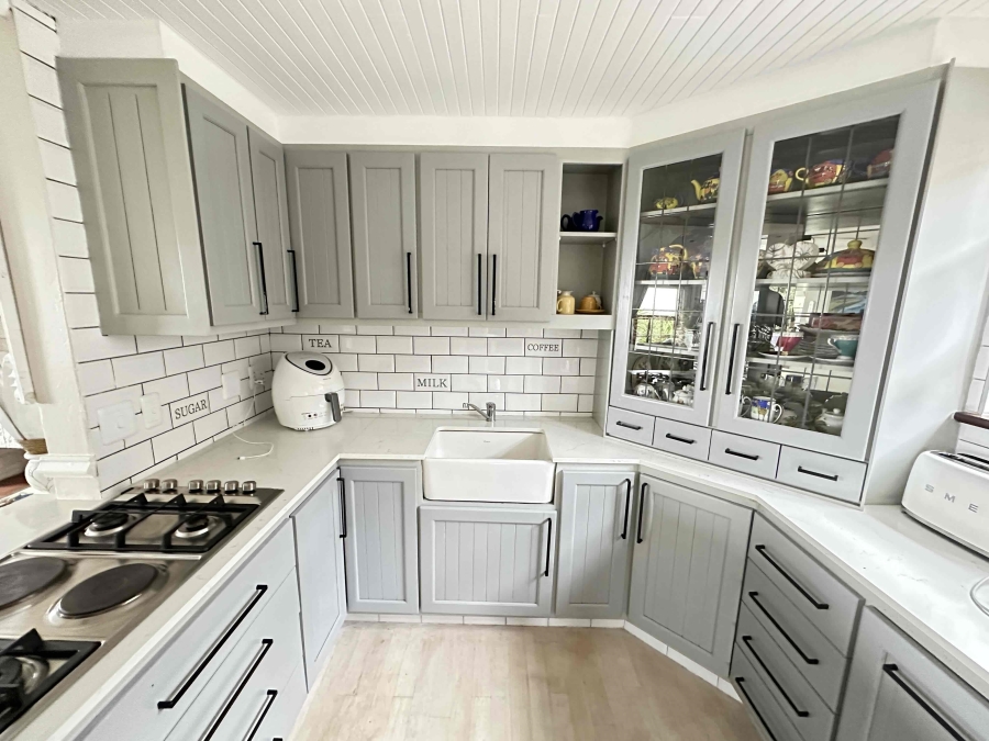 6 Bedroom Property for Sale in Kingfisher Creek Western Cape